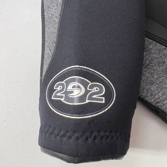 Deep See 2/2 Kids Shorty Wetsuit — Black & Gray, Size 5–6 - Picture 11 of 12